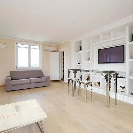 Deni Villa *